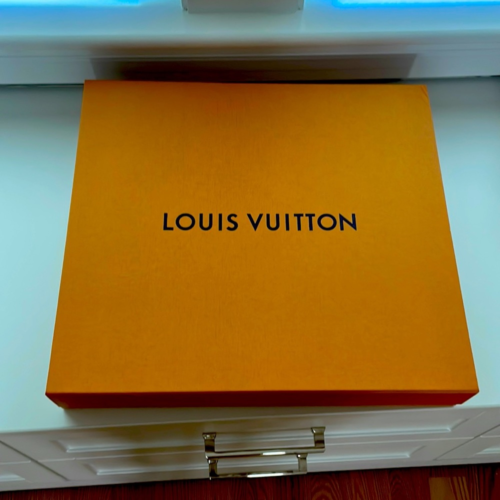 LV Gift Box - Size of the large neverfull
